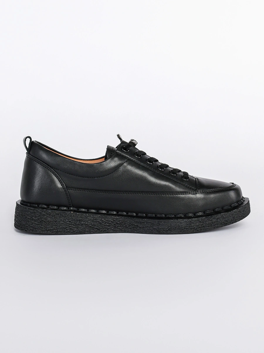 Туфли черного цвета с эластичной шнуровкой